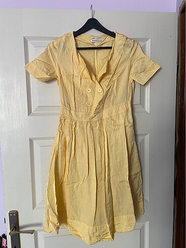 Sarı mini elbise