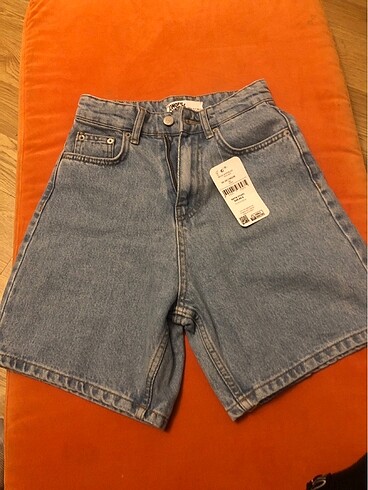 Yeni etiketli mom jeans sort