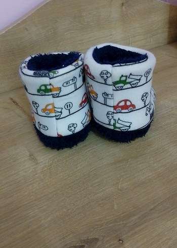 Çocuklar için Renkli Desenli Kaydırmaz Ev Terliği - Görsel 4