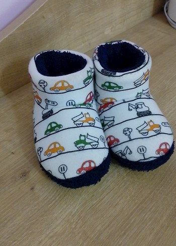 Çocuklar için Renkli Desenli Kaydırmaz Ev Terliği - Görsel 2