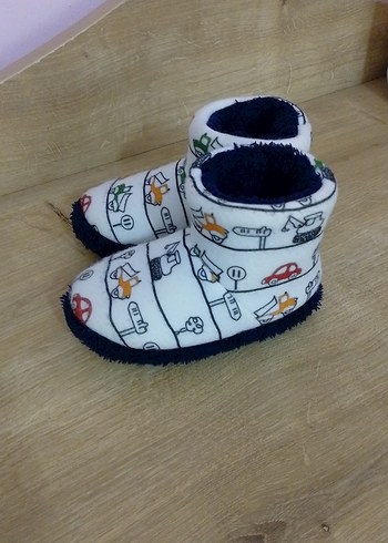 Çocuklar için Renkli Desenli Kaydırmaz Ev Terliği - Görsel 3