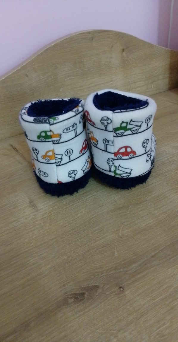 Çocuklar için Renkli Desenli Kaydırmaz Ev Terliği - Görsel 4