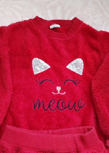 Kız Bebek Kırmızı kürklü Nakışlı Takım 4 yaş - Görsel 3