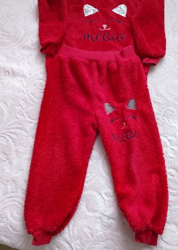 Kız Bebek Kırmızı kürklü Nakışlı Takım 4 yaş - Görsel 2