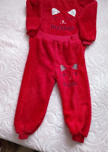 Kız Bebek Kırmızı kürklü Nakışlı Takım 4 yaş - Görsel 4