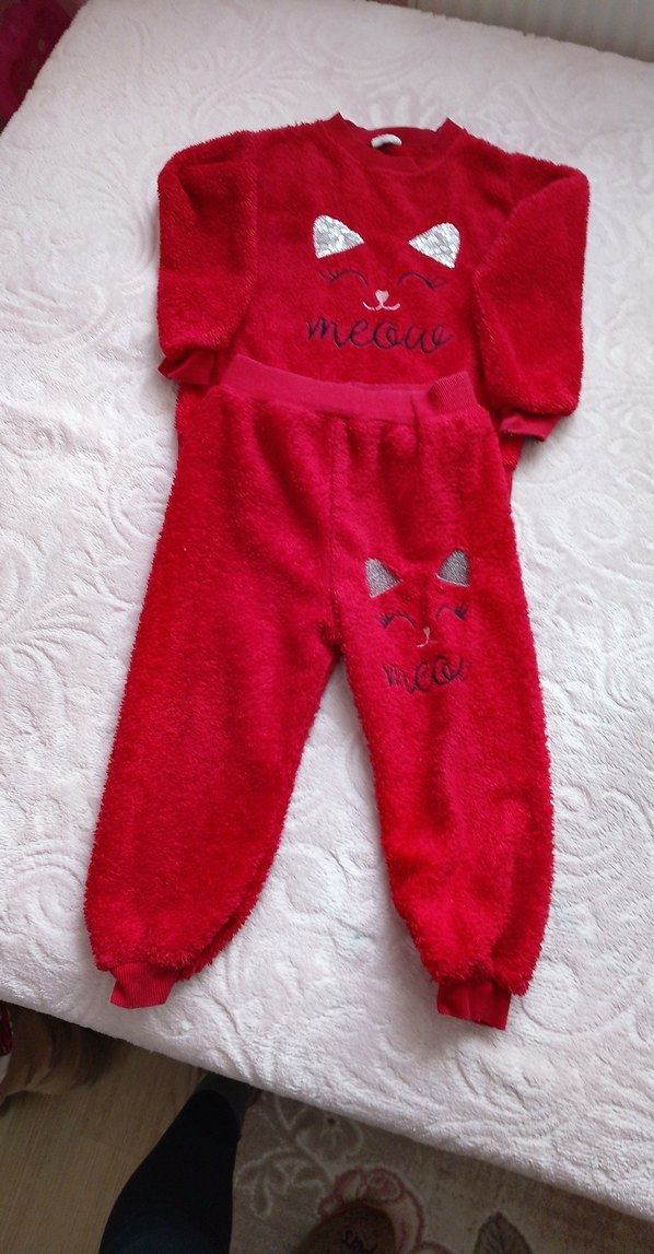 Kız Bebek Kırmızı kürklü Nakışlı Takım 4 yaş - Görsel 4