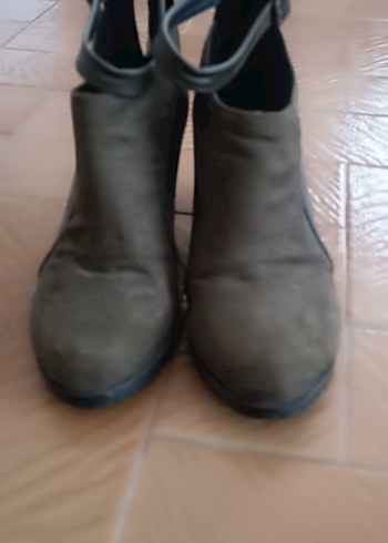 Tokalı Gri Süet Kadın Topuklu Bot - Görsel 4