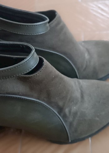 Tokalı Gri Süet Kadın Topuklu Bot - Görsel 6