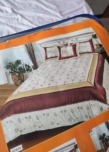 Bordo Nakışlı Parlak Yatak Örtüsü - Görsel 5