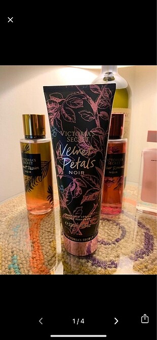 Vs velvet petals