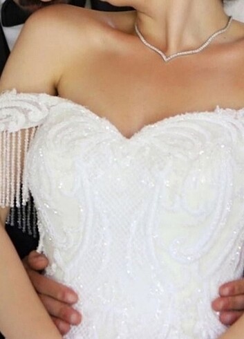 Diğer Prenses model kayık yaka gelinlik