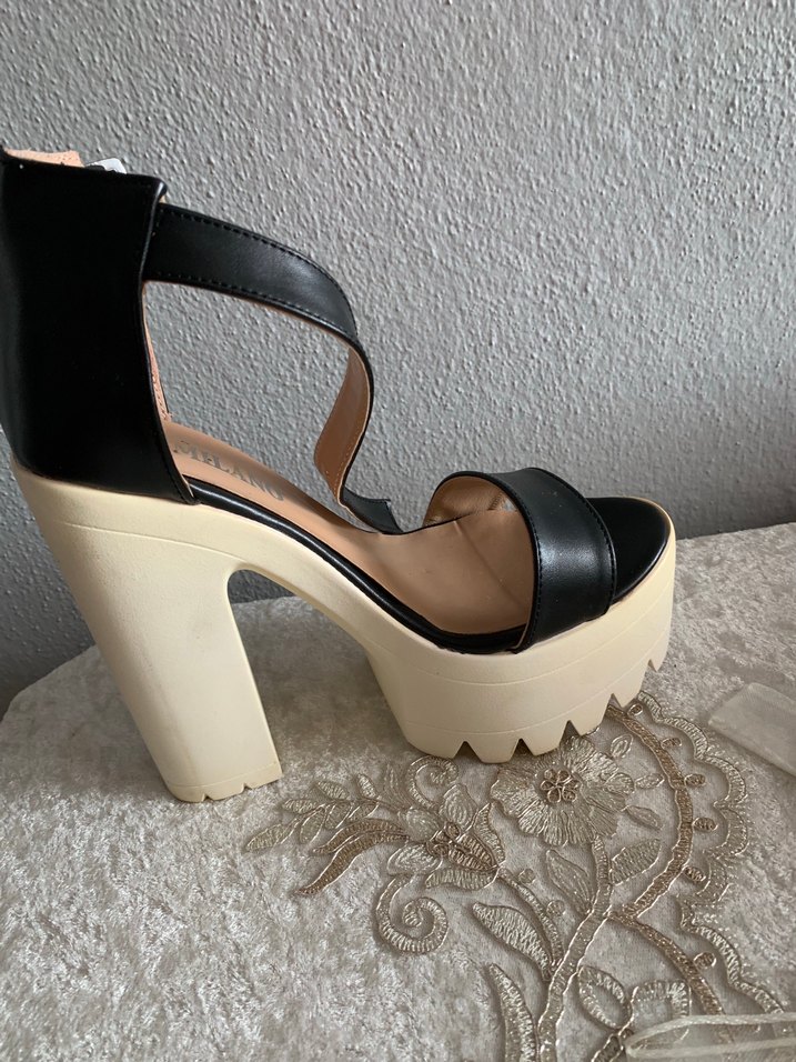 Siyah Beyaz Platform Topuklu Kadın Ayakkabı - Görsel 2