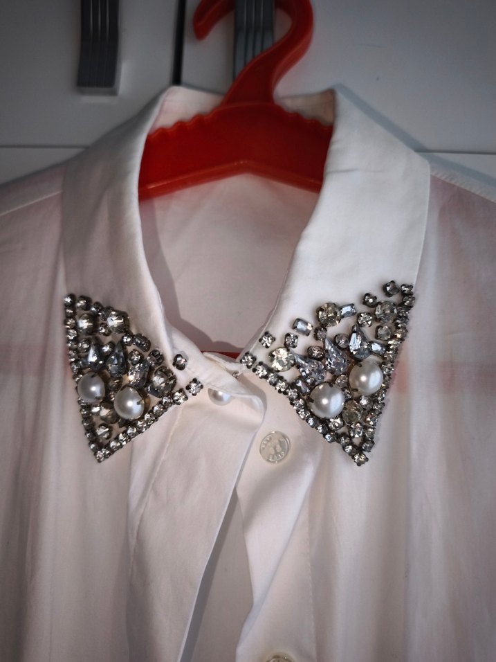 Parlak Beyaz Düğmeli Keten Gömlek - Görsel 3