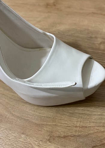 Beyaz Dolgu Topuklu Kadın Abiye Ayakkabı1 defa gıyıldı - Görsel 5