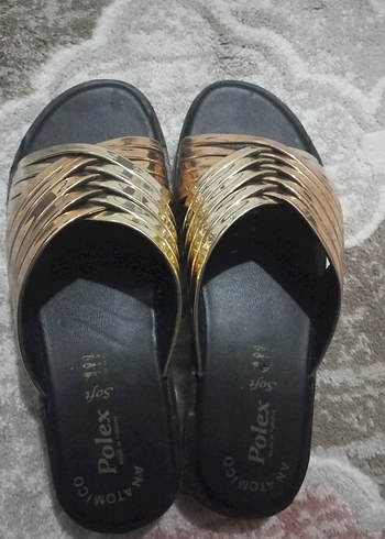 Altın Renkli Kadın Dolgu Topuk Terlik - Görsel 2