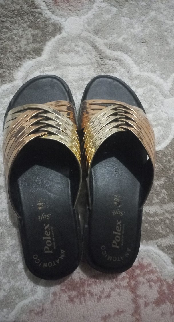 Altın Renkli Kadın Dolgu Topuk Terlik - Görsel 2