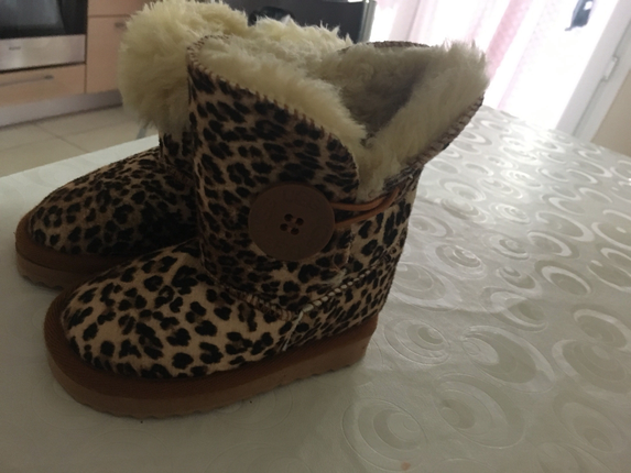 Ugg Ugg bot bebek 
