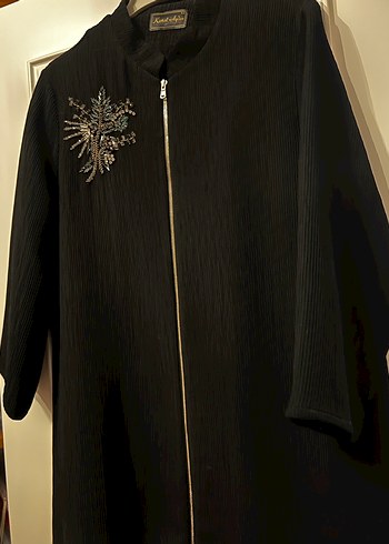 Nakış Detaylı Siyah Uzun Hamile Ceketi - Görsel 2