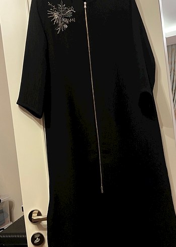 Nakış Detaylı Siyah Uzun Hamile Ceketi - Görsel 3