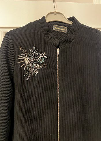 Nakış Detaylı Siyah Uzun Hamile Ceketi - Görsel 4