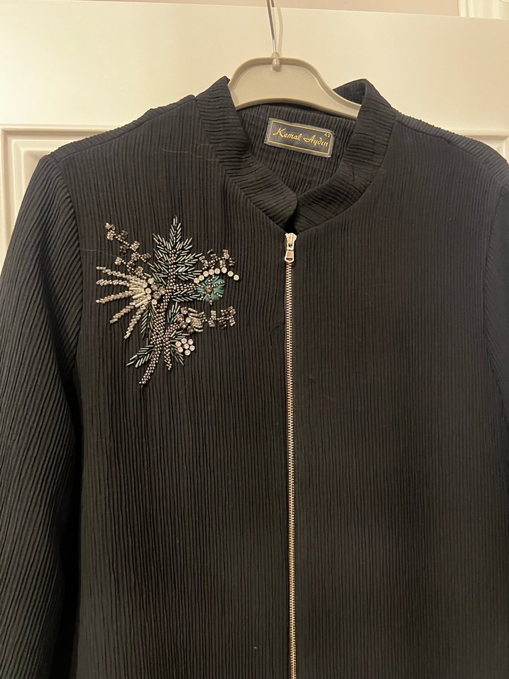 Nakış Detaylı Siyah Uzun Hamile Ceketi - Görsel 4