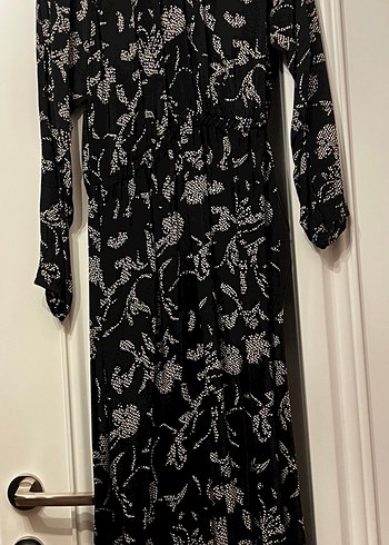 Uzun Kol Zincir Detaylı Siyah Desenli Elbise - Görsel 5