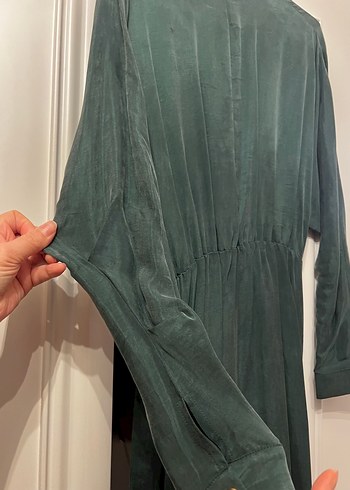 Uzun Kollu Yeşil Düğmeli İpek Elbise - Görsel 6