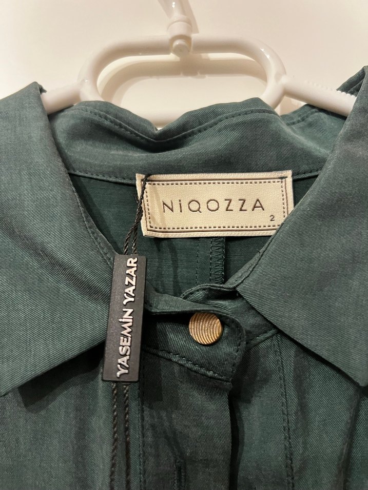 Uzun Kollu Yeşil Düğmeli İpek Elbise - Görsel 4