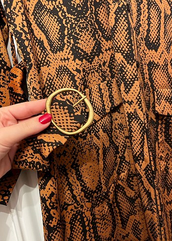 Düğmeli Kahverengi Yılan Desenli Kadın Gömlek - Görsel 2