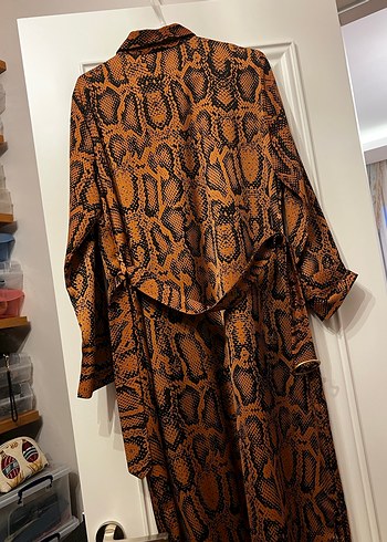 Düğmeli Kahverengi Yılan Desenli Kadın Gömlek - Görsel 4