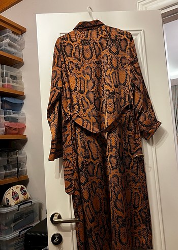 Düğmeli Kahverengi Yılan Desenli Kadın Gömlek - Görsel 3