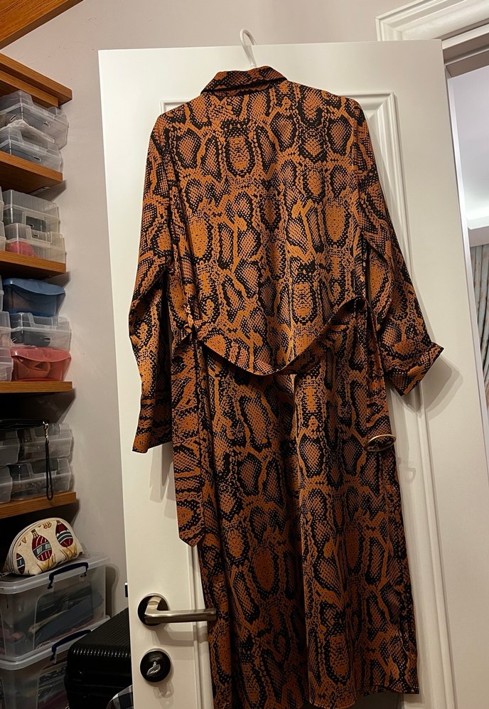 Düğmeli Kahverengi Yılan Desenli Kadın Gömlek - Görsel 3