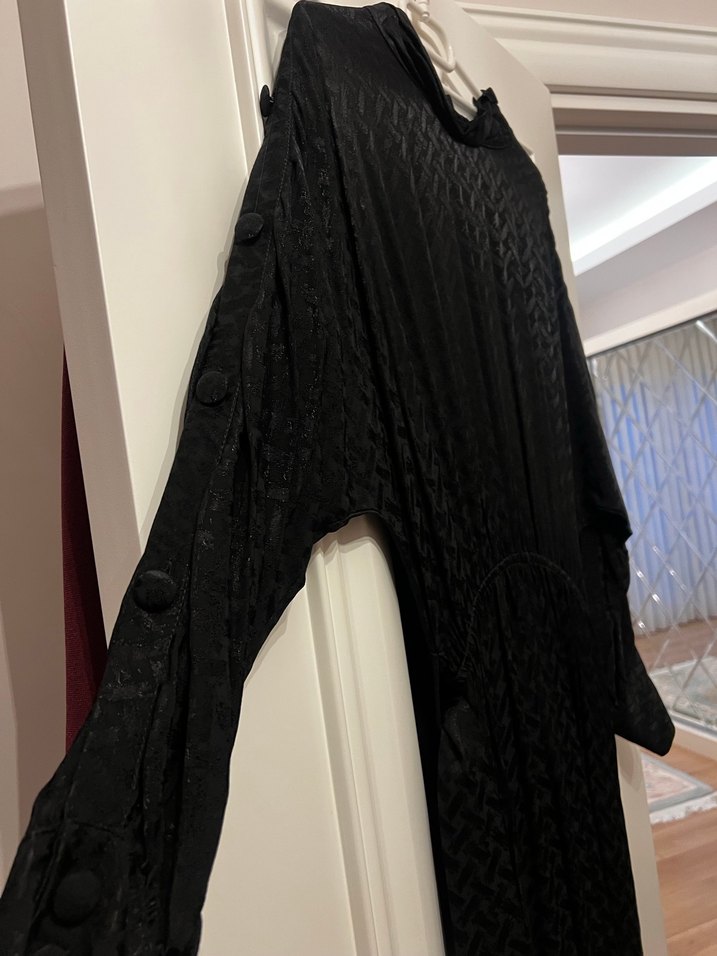 Siyah Uzun Pilili Gotik Elbise - Görsel 3