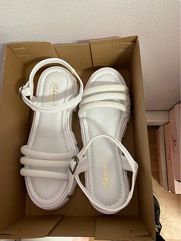 Zara Sıfır ortopedik taban sandaletler