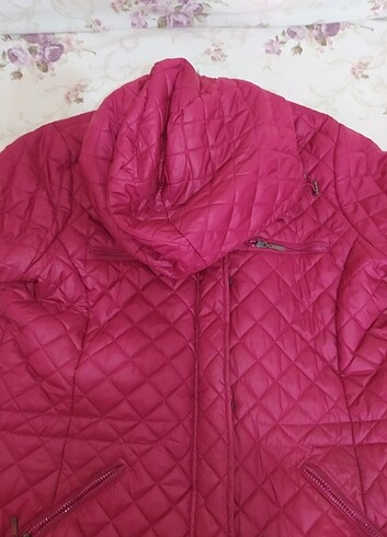 Pembe kadın şişme mont