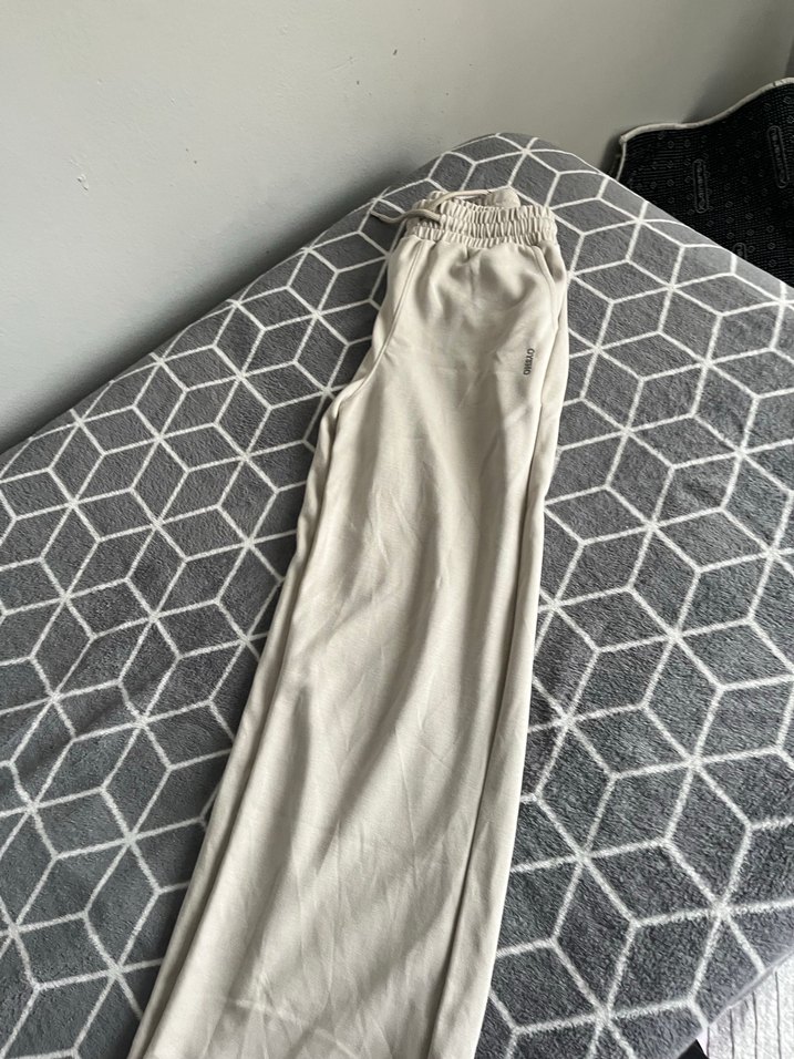 Krem Bol Kesim eşofman - Görsel 3