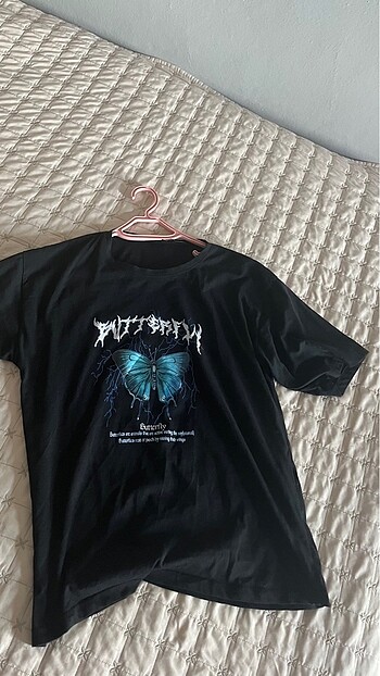 Kelebekli tshirt