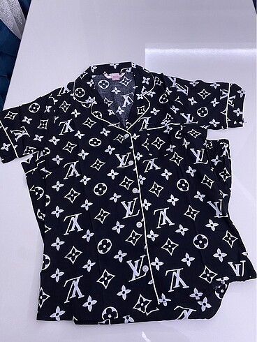 Louis Vuitton Louis Vuitton pijama takımı