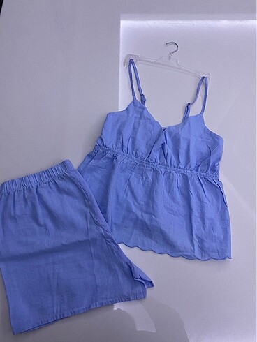 İnce askılı mavi pijama takımı