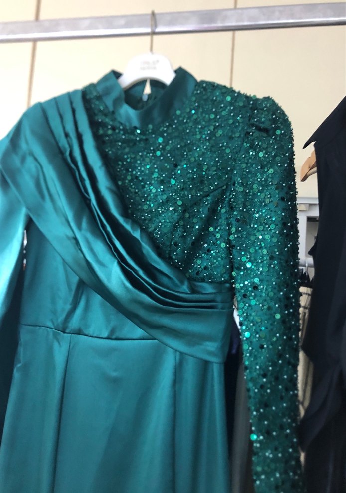 Yeşil Uzun Kollu Drapeli Abiye Elbise tesettür abiye - Görsel 2