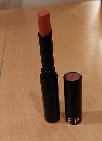  Beden çeşitli Renk Sephora ruj ve Flormar lip balm. 2 ürün 