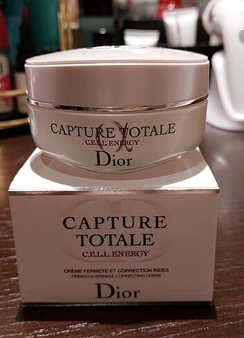 Christian Dior nemlendirici. Sıfır kutusunda