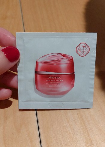 Shiseido Essential Energy Nemlendirici Krem