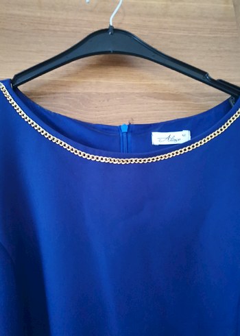 Alice & Olivia Abiye kadın elbise. Kalitelidir. Mavi renktir.