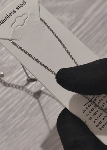 Gri Zincir Detaylı Minimalist Kalp Kolye - Görsel 4