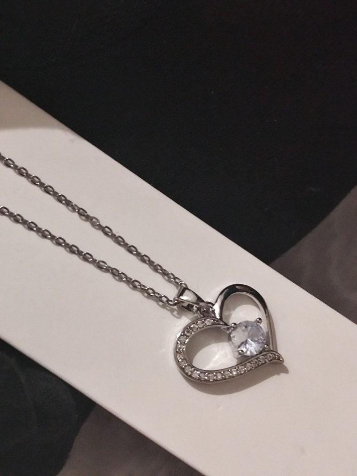 Gri Zincir Detaylı Minimalist Kalp Kolye - Görsel 2