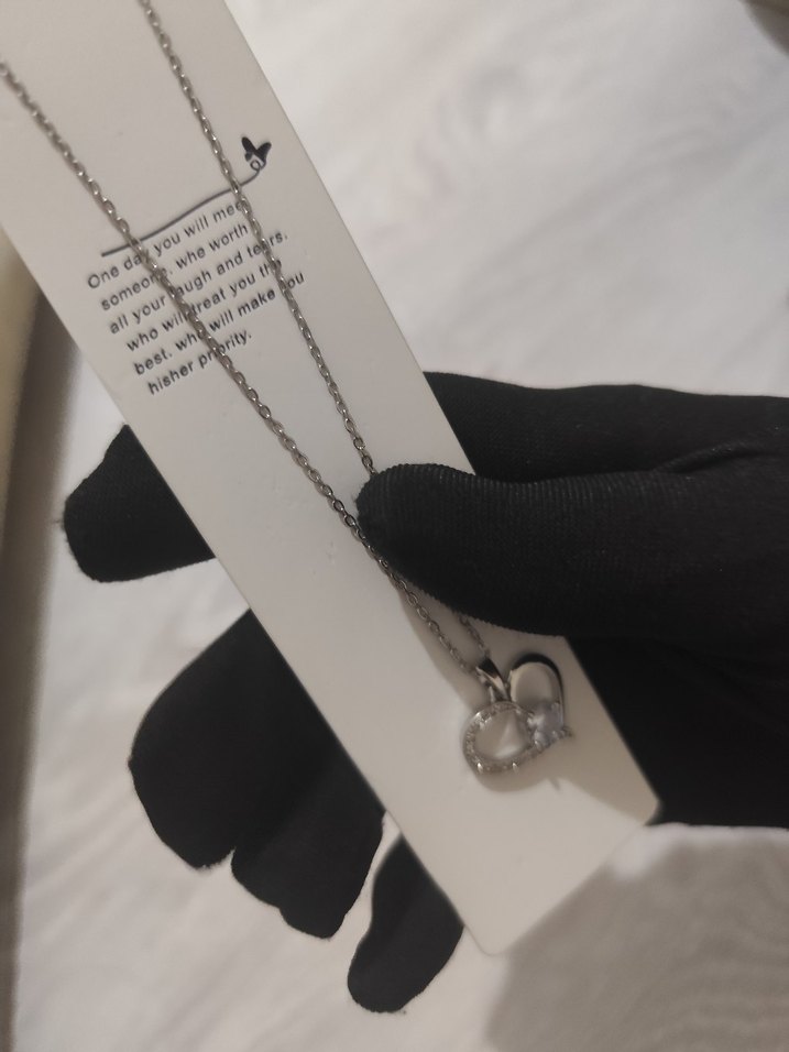 Gri Zincir Detaylı Minimalist Kalp Kolye - Görsel 3