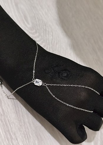 Zincir Detaylı Siyah Minimalist Kadın El Zinciri - Görsel 3