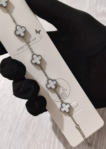 Zincir Detaylı Beyaz Minimalist Bileklik - Görsel 2