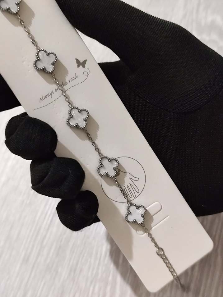 Zincir Detaylı Beyaz Minimalist Bileklik - Görsel 2